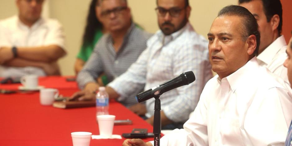 El senador electo en reunión con delegados del PRI en Sonora, ayer.