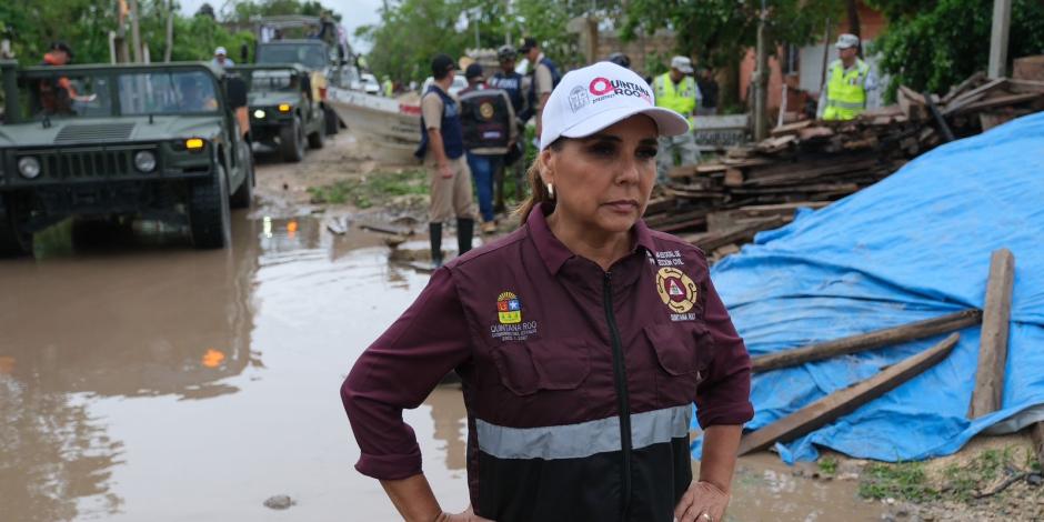 La gobernadora Mara Lezama Espinosa recorre la ciudad tras el paso del huracán “Beryl”.