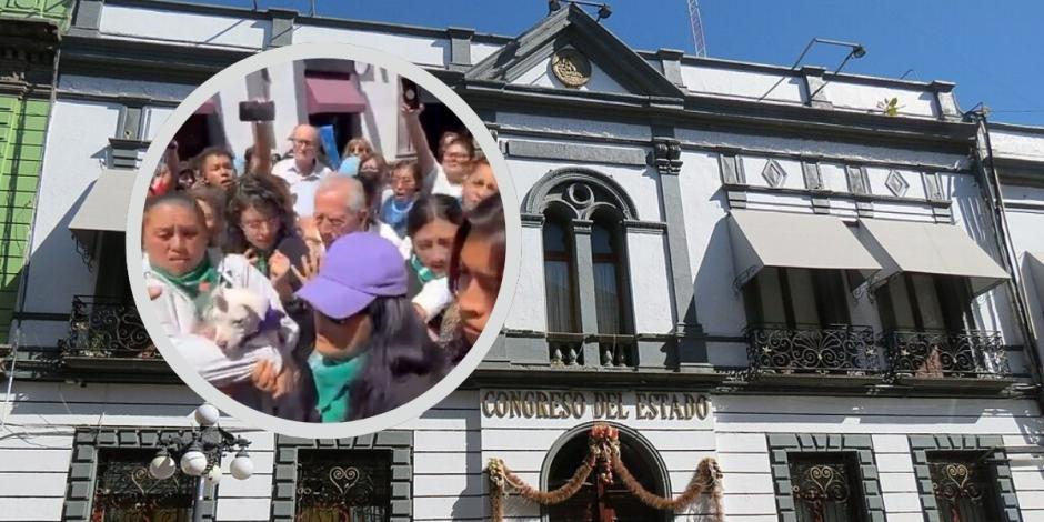 Grupos feministas y pro vida se enfrentan al exterior del Congreso de Puebla.