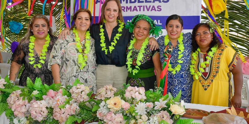 Más de 200 mujeres se reunieron en Lázaro Cárdenas para apoyar la igualdad, paz y prosperidad compartida.