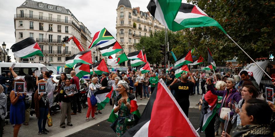Manifestantes propalestinos rechazan la participación de Israel en los Olímpicos, ayer.