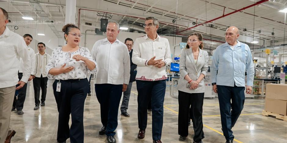Américo Villarreal, gobernador de Tamaulipas, visitó las instalaciones de la Planta 1 de Erika de Reynosa.