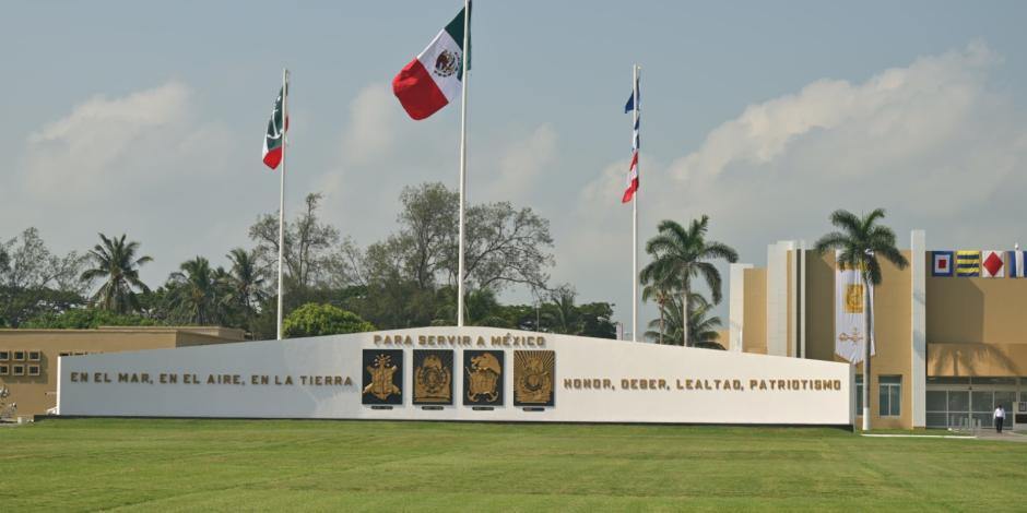 Ceremonia de graduación de guardiamarinas.