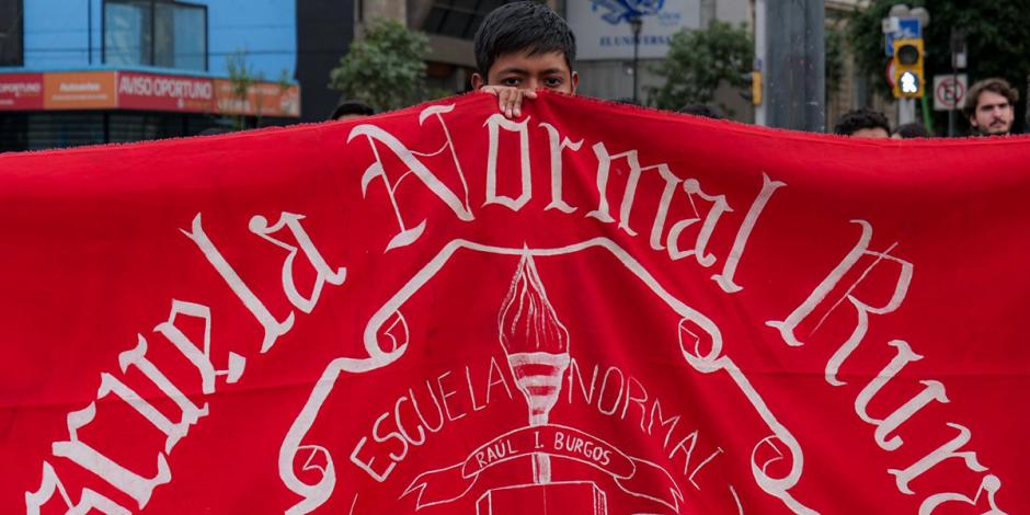 Estudiantes de la Escuela Normal Rural