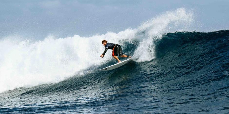 El surfista colimense Alan Cleland dejó buenas sensaciones en su debut en París 2024.
