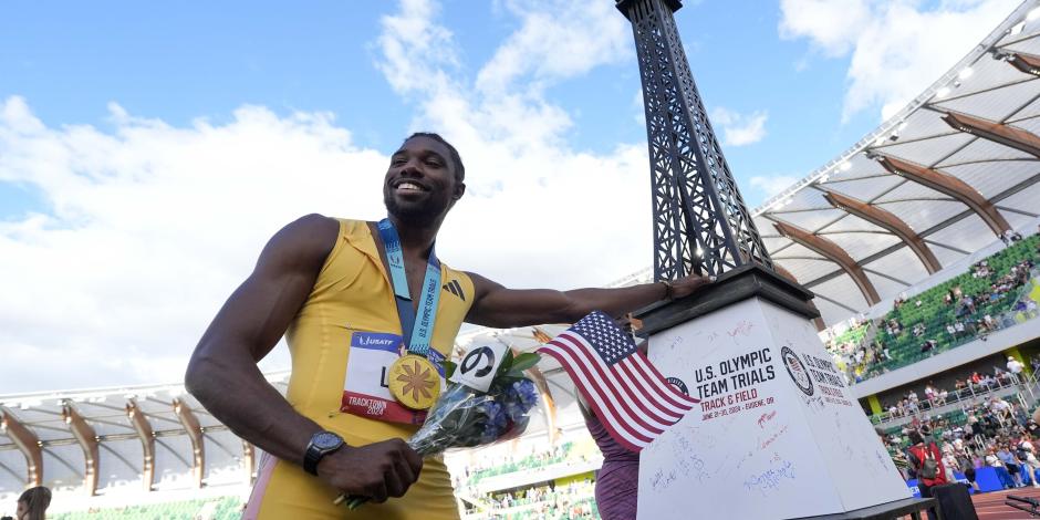 Noah Lyles festeja tras ganar la final de 200 metros planos en el preolípico estadounidense. En París 2024 busca el oro