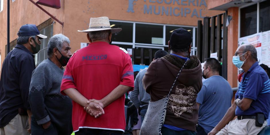 Policías jubilados, durante una protesta en Cuernavaca, Morelos, en 2021.