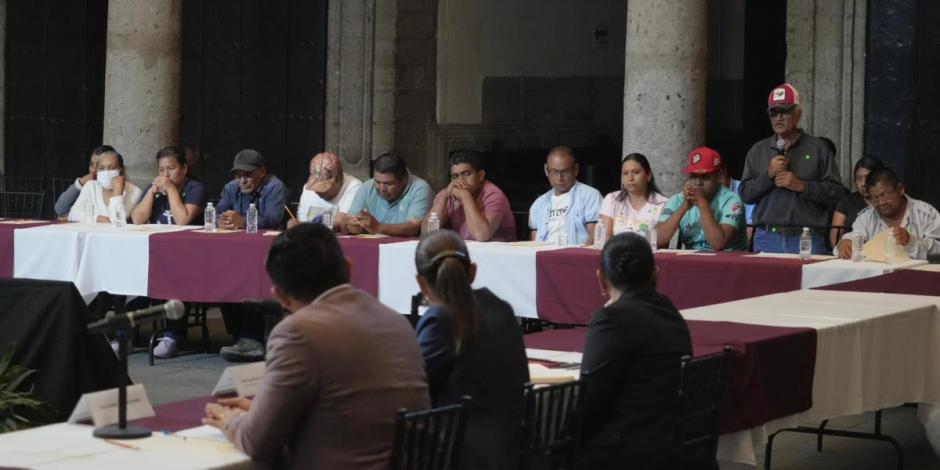 No se nos va a olvidar el caso Ayotzinapa, vamos a seguir trabajando: Claudia Sheinbaum tras reunión con familiares de los 43 normalistas.