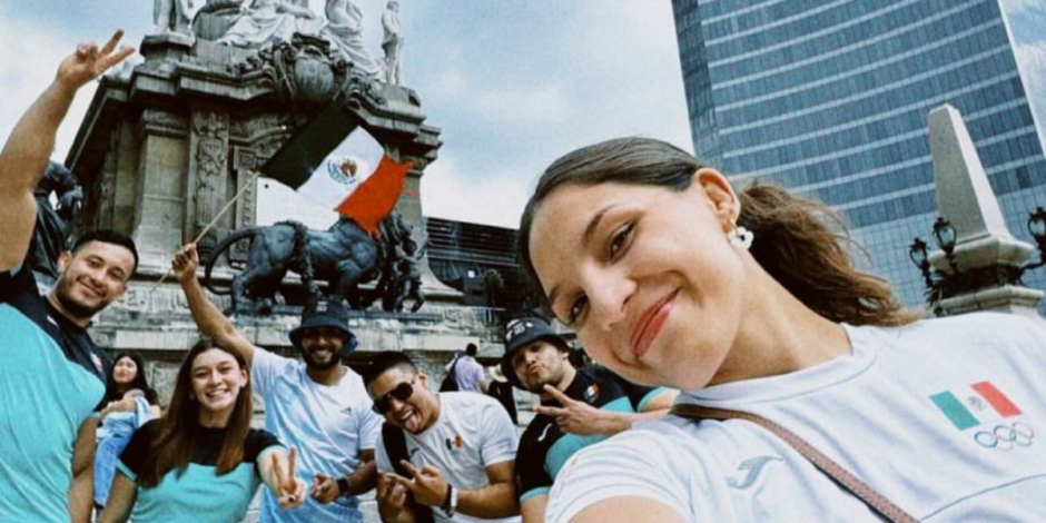 Atletas de judo celebran medalla de plata de Prisca Awiti en el Ángel de la Independencia