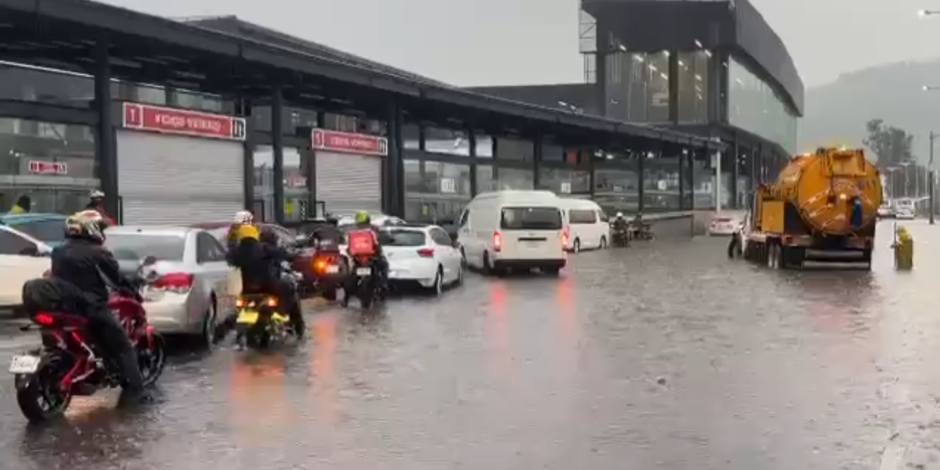 Inundación en Indios Verdes colapsa servicio del Metrobús.
