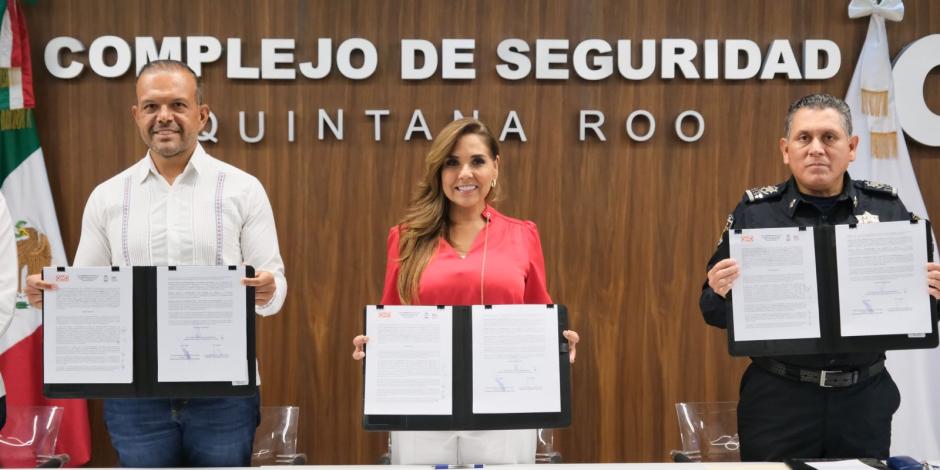 La gobernadora Mara Lezama Espinosa asiste a la firma del convenio de seguridad con Oxxo en Quintana Roo.