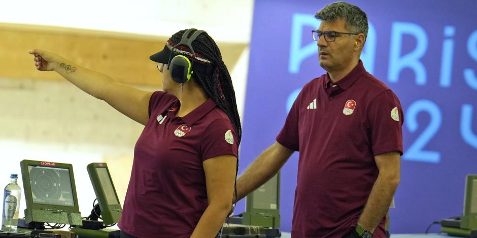 El turco Yusuf Dikec sorprendió a todos en la prueba de tiro con pistola de 10 metros de París 2024.