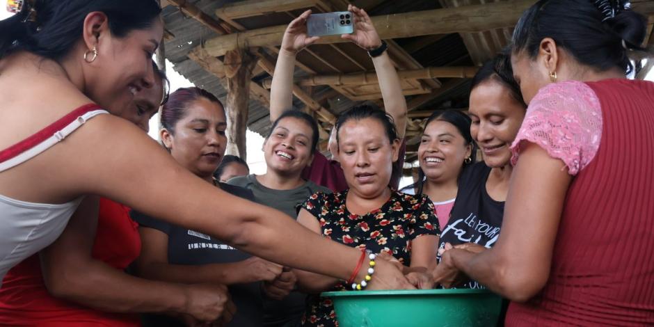 Hidalgo replica estrategia nacional para reactivar la economía de mujeres.