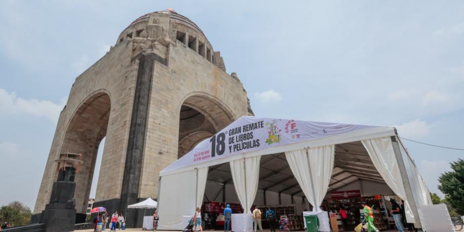 Carpa donde se lleva a cabo el remate, ayer en el Monumento a la Revolución.