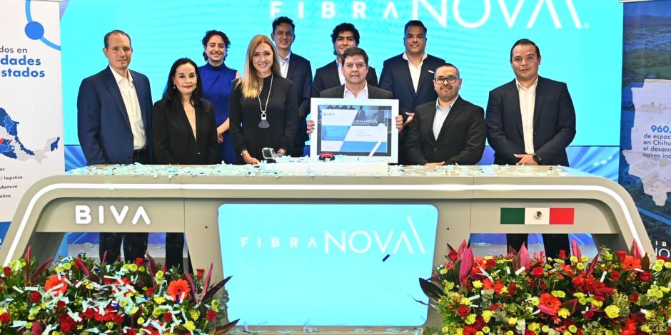 Directivos de Fibra Nova y BIVA, ayer, en su entrada a la Bolsa Institucional de Valores.