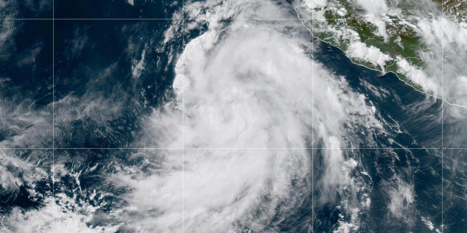 Vista satelital de la tormenta tropical Carlotta, cerca de las costas del Pacífico mexicano, ayer.