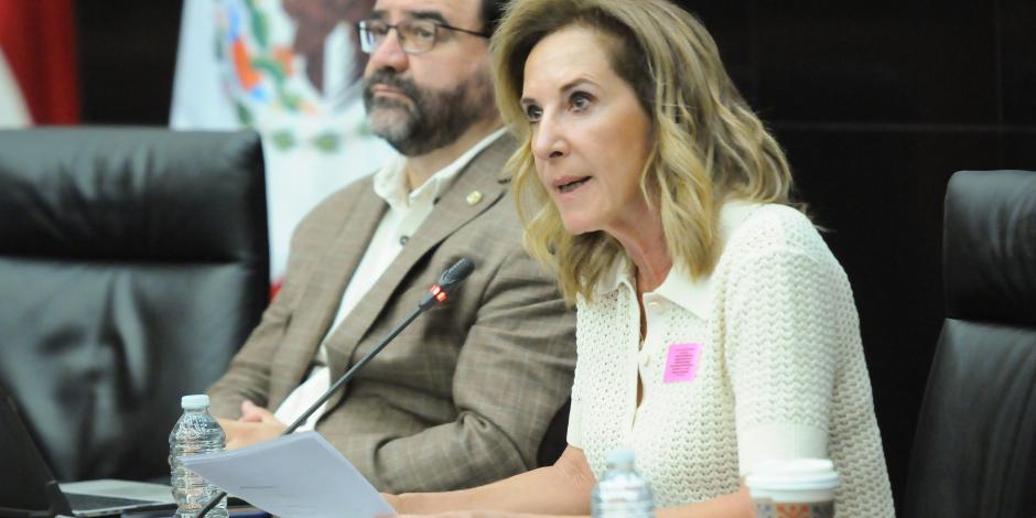 María Elena Morera, presidenta de Causa en Común, y el legislador Emilio Álvarez Icaza, ayer en el Senado.