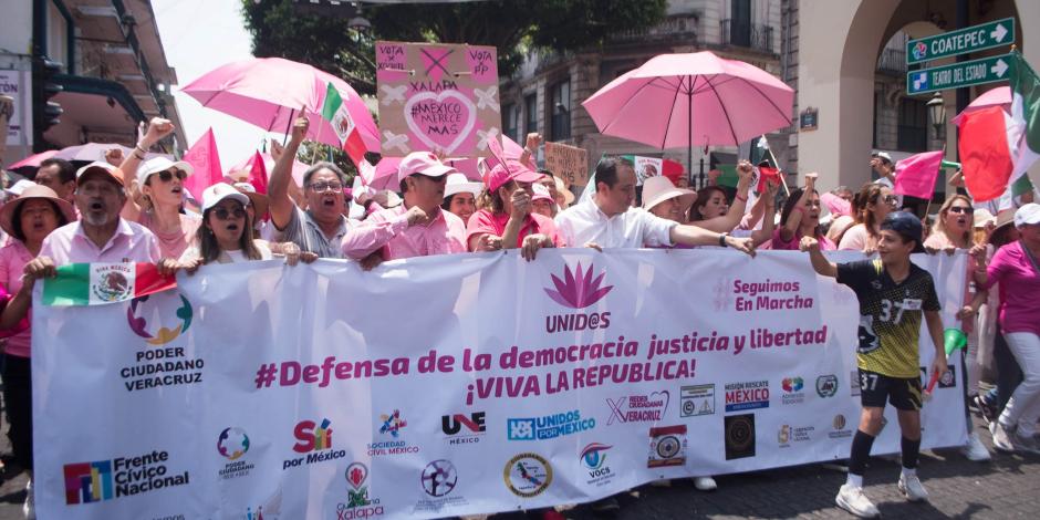 En Xalapa, Veracruz, simpatizantes de la Marea Rosa se manifestaron el pasado 19 de mayo.