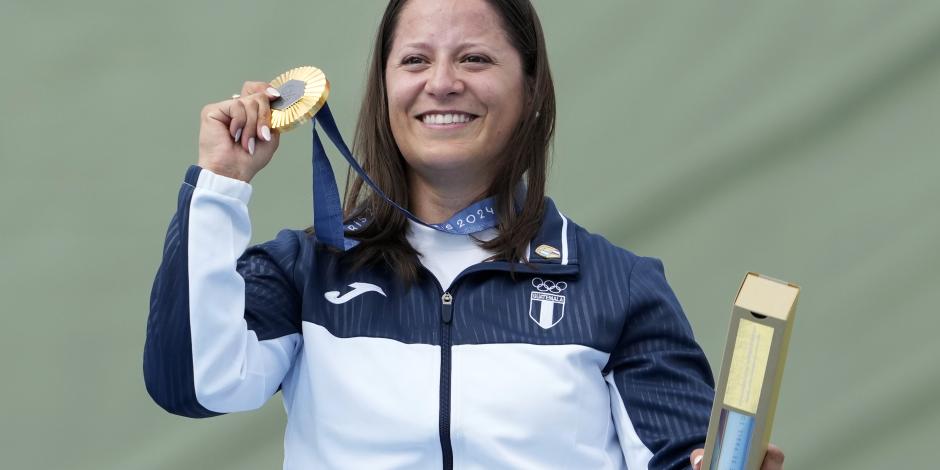 Adriana Ruano en la final de fosa femenil de tiro, ayer, en París.