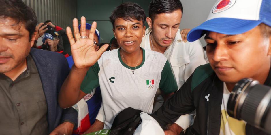 Prisca Awiti fue recibida de gran manera a su llegada a México luego de la histórica plata que obtuvo en París 2024.