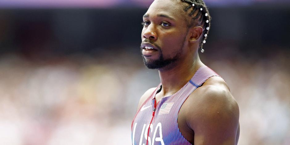 Noah Lyles en su heat eliminatorio de los Juegos Olímpicos París 2024