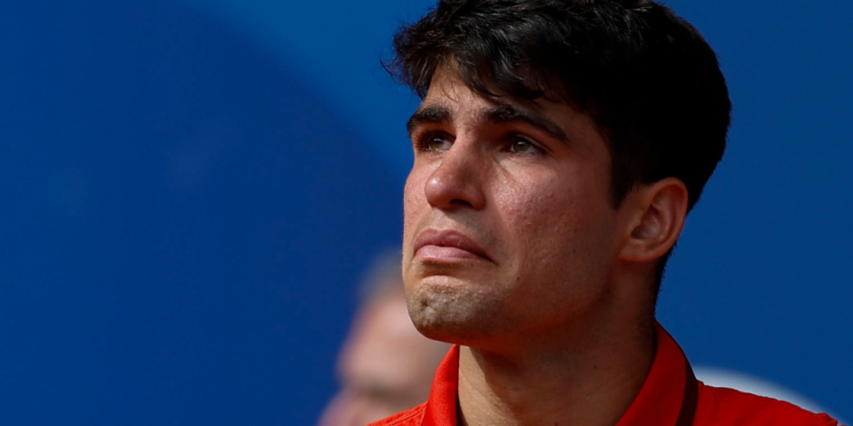 Carlos Alcaraz rompe en llanto después de perder su primera final en Juegos Olímpicos contra Novak Djokovic