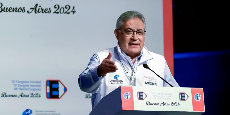 Alfonso Cepeda Salas durante su intervención en el 10° Congreso Mundial de la Internacional de la Educación.