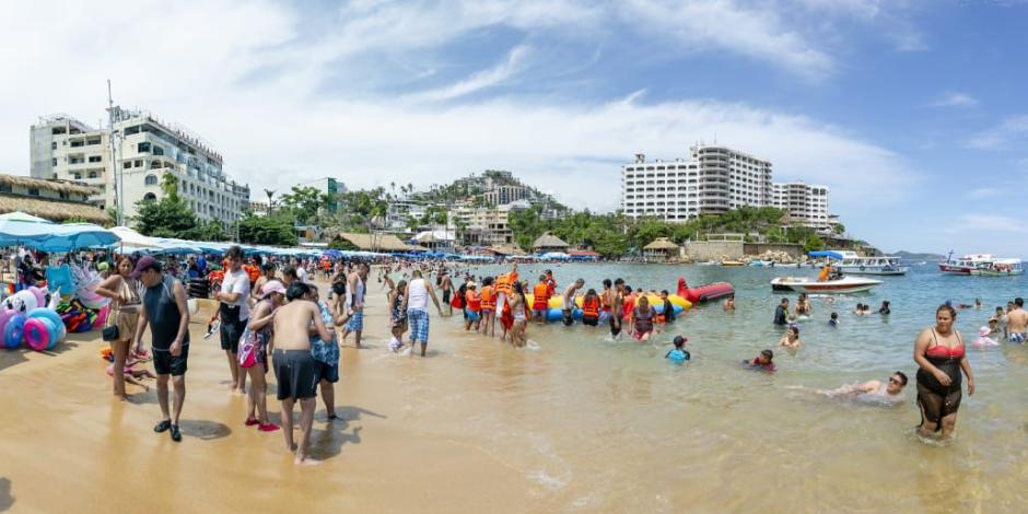 Acapulco registra un 86.7% de ocupación en su zona Dorada, atrayendo numerosos turistas.