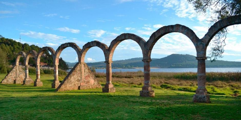 Lago de Zirahuén, en Michoacán, es conocido como el "Espejo de los Dioses".