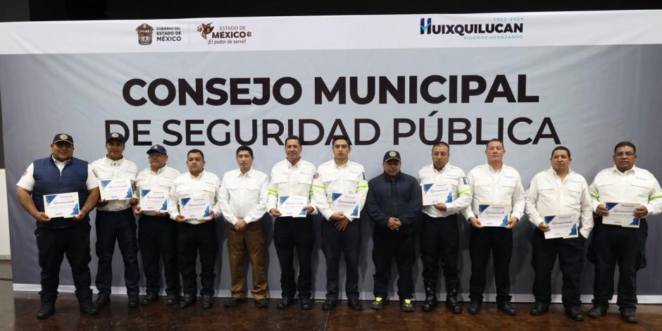 Elementos de los cuerpos de emergencia en Huixquilucan.