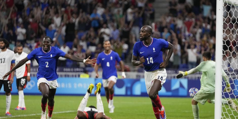 Mateta celebra uno de sus goles ante Egipto, ayer.