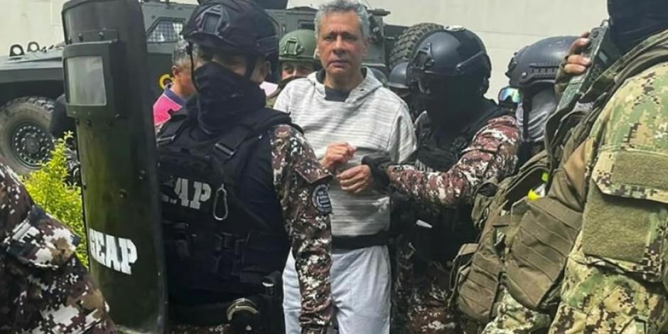 El exvicepresidente de Ecuador al ser detenido, en abril pasado.