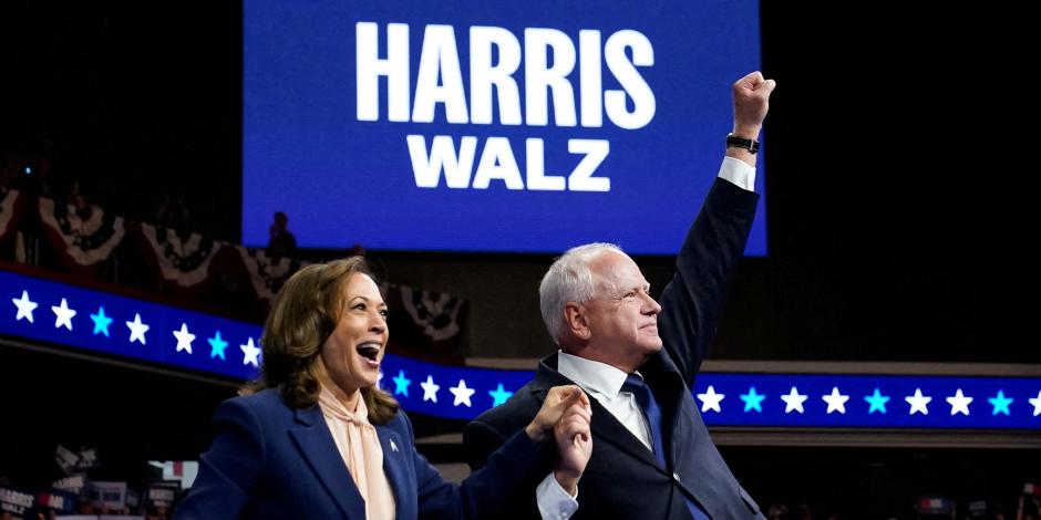 Kamala Harris y Tim Walz en su primer acto de campaña juntos, ayer en Filadelfia.