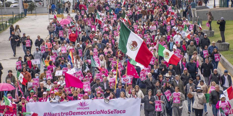 Protesta en defensa de la democracia, por parte de la Marea Rosa, en febrero pasado, en Monterrey.