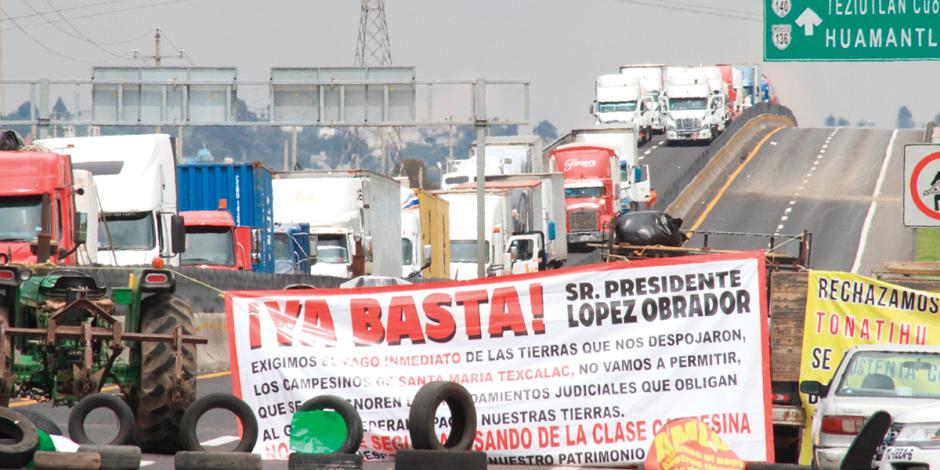 Campesinos bloquearon desde el martes 6 de agosto la autopista México-Puebla.