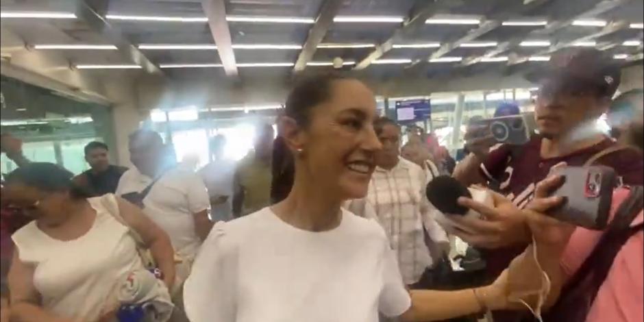 Claudia Sheinbaum a su llegada al Aeropuerto de Culiacán.