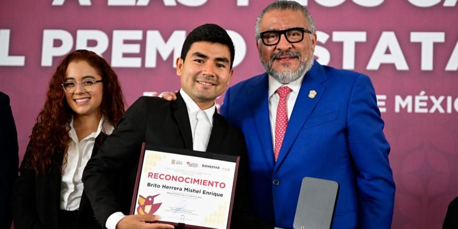 Entregan a 30 jóvenes mexiquenses el Premio Estatal de la Juventud 2024.