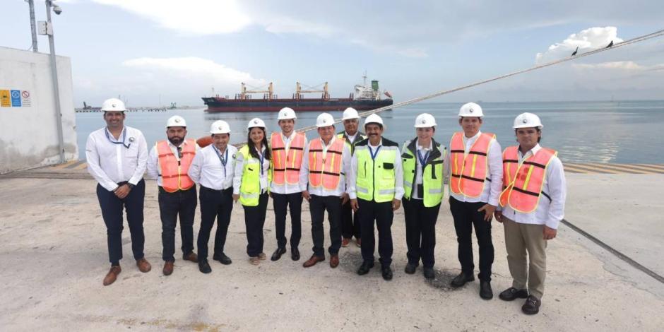 Visita Joaquín Díaz Mena el Puerto de Altura de Progreso, en Yucatán.