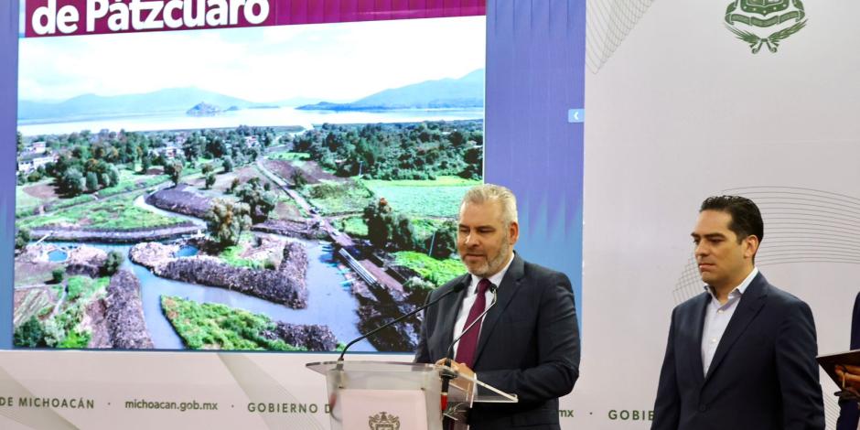 El gobernador de Michoacán, Alfredo Ramírez Bedolla, ayer, en conferencia.