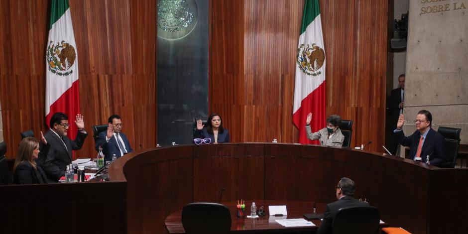 Magistrados del Tribunal Electoral en sesión del pleno, ayer.