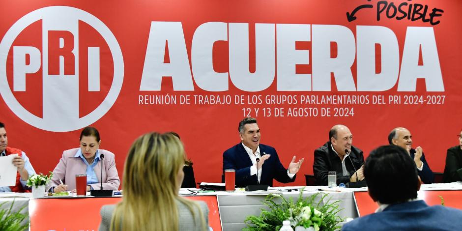 El presidente del CEN del PRI, Alejandro Moreno, con Rubén Moreira y Manuel Añorve (a su izquierda), ayer.