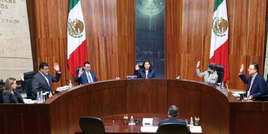 La Sala Superior del Tribunal Electoral del Poder Judicial de la Federación, el lunes en sesión ordinaria.