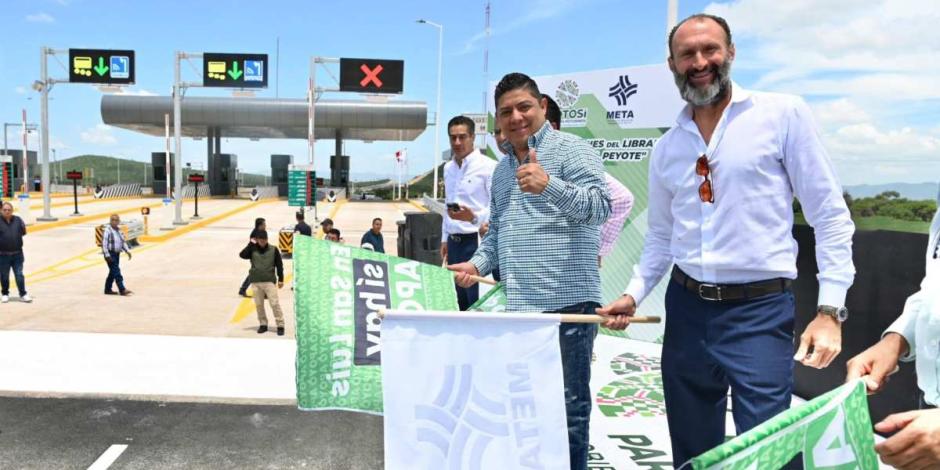 Ricardo Gallardo pone en operación primer tramo de nueva autopista a Matehuala.