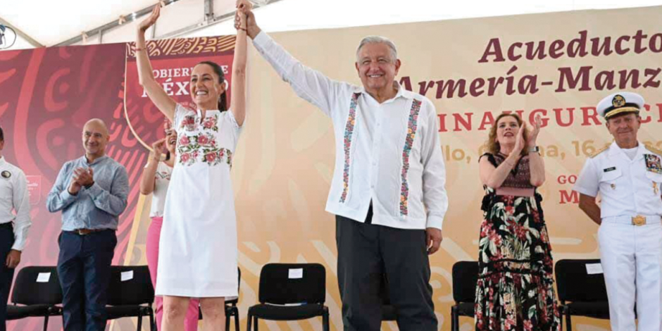 Andrés Manuel López Obrador y Claudia Sheinbaum, ayer en Manzanillo, Colima.