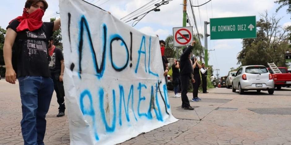 Estudiantes se manifestaron ante el alza en la tarifa del transporte público en Morelos.