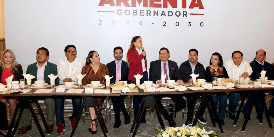 Alejandro Armenta anuncia un centro de estudios para fortalecer la capacitación de alcaldes.