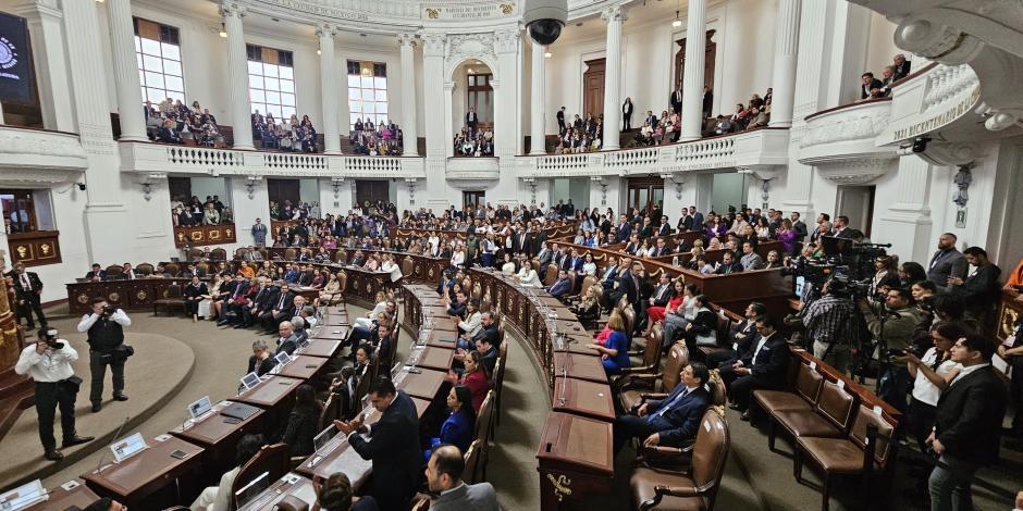 Diputados y diputadas en la sesión de ayer en el Congreso de la CDMX.