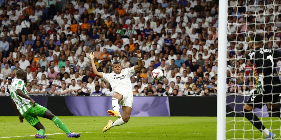 El francés, en uno de us remates para adelantar al Real Madrid.