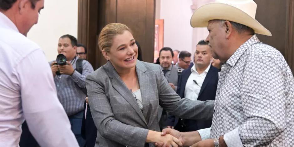 Maru Campos preside la reunión con alcaldes electos para fortalecer la seguridad y colaboración en Chihuahua.