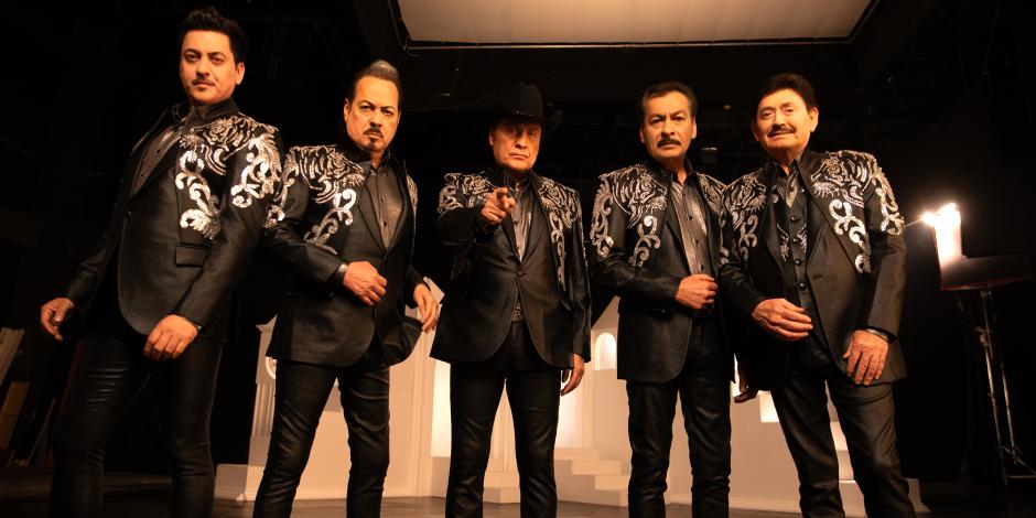 La banda originaria de Sinaloa, en una sesión de fotos.